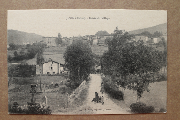 Ansichtskarte AK Joux 1905-1915 Bauernhof Straße Kinder Hunde Kühe Häuser Ortsansicht Frankreich France 69D Rhone